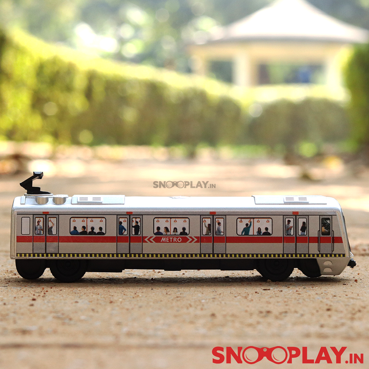 Metro Train (Pullback Toy)