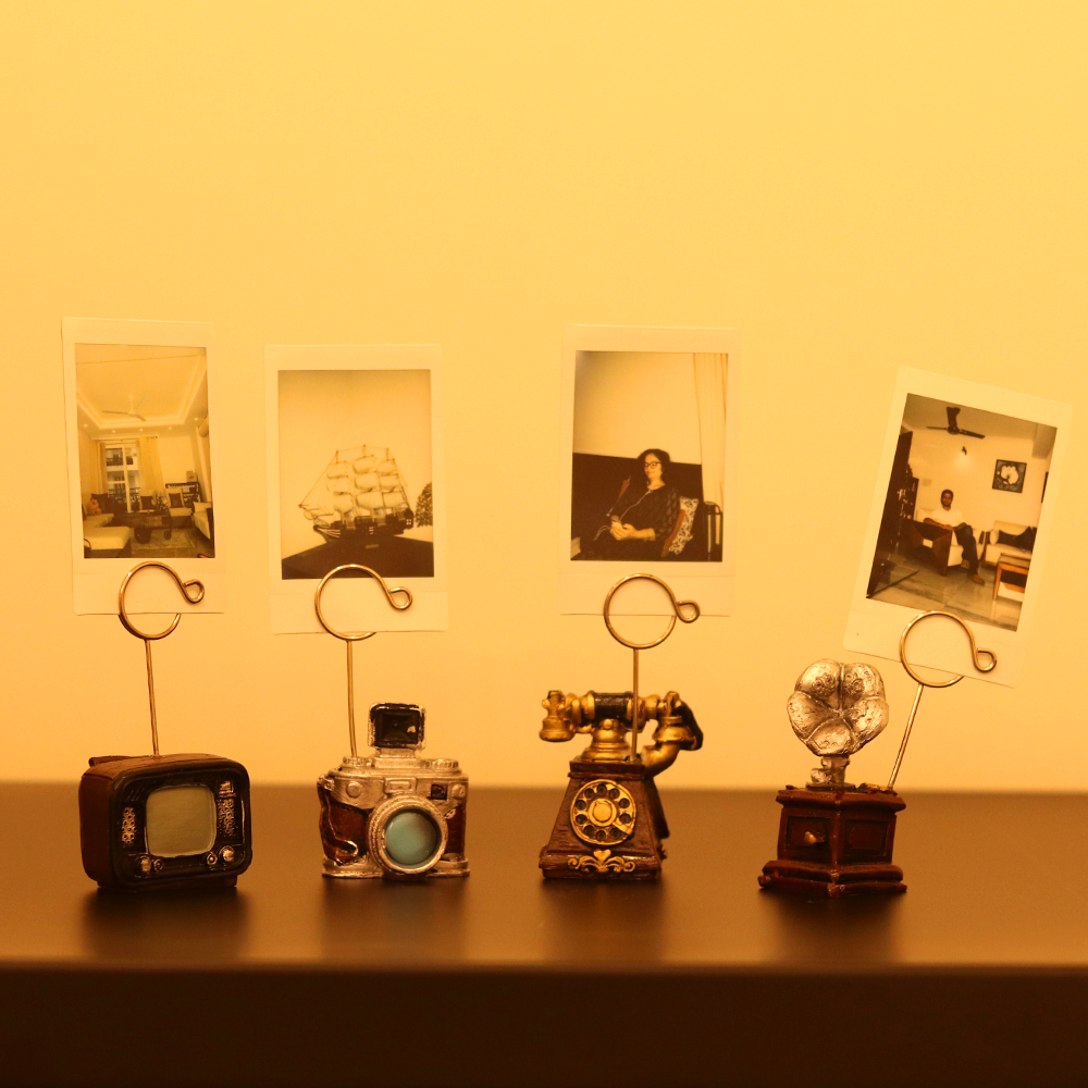 Photos captures the moments whilst the photo holder preserves those memories. We bring you the most beautiful vintage photo holder that let's you preserve those memorable polaroid pictures. 
