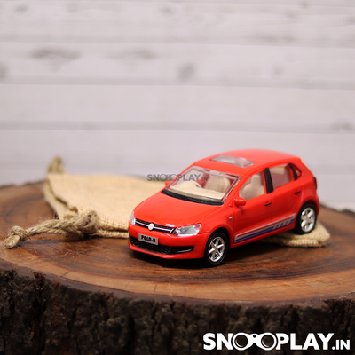 A great collectible for all the toy car fans, Polo miniature car, that comes with a complementary jute pouch.