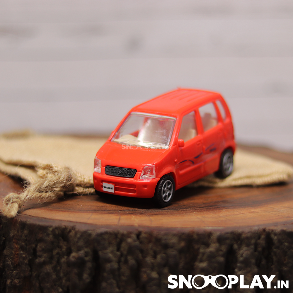 Perfect for gifting to all the toy car lovers, red coloured Wagon R toy car with a complimentary jute pouch.
